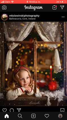 Christmas Window Photoshoot, Christmas Backgrounds Photoshoot, Christmas Photoshoot Studio Ideas, Christmas Photoshoot Decor, Christmas Tree Photoshoot Indoor, Christmas Photoshoot Props, Indoor Christmas Mini Sessions, Toddler Christmas Photoshoot