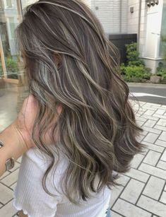 Rambut Brunette, Black Hair Balayage, Hair Color Underneath, Brown Hair Looks, Brown Hair Inspo, Brunette Hair With Highlights, Balayage Hair Dark, Hair Streaks, Long Hair Color