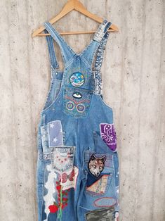 Patched Jeans Diy, Painted Overalls, Jean Diy, Loose Overalls, Senior Overalls, Diy Fashion Projects, Altered Clothing, Shabby Chic Clothes, Group Project