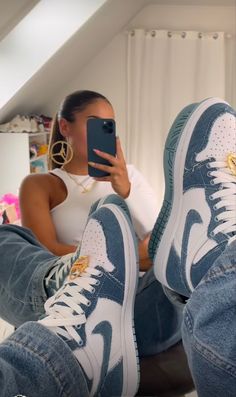 Shoe Pics, Trendy Shoes Sneakers, Pretty Shoes Sneakers, Jordan Shoes Girls, Jordan Shoes Retro, All Nike Shoes, Girl Lifestyle, Cute Nike Shoes, Fresh Shoes