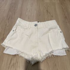 Balmain White Denim Shorts. New With Tags. Size Italian 36 Which Is Zero/2 Chic White Denim Jean Shorts, Zero 2, White Denim Shorts, White Denim, Jean Shorts, Denim Shorts, Color White, Womens Shorts, Tags