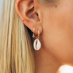 Feeling the ocean vibes yet? Funky, colorful and never ever too boring. Our Makayla Earrings are perfect for letting the sunshine in your life. BONUS: You can take the shells off and wear the hoops solo or in different variations. Cowrie Shell 14K Gold-Plated 100% Sterling Silver Base Nickel free Hypoallergenic Tarnish Beach Jewelry Earrings, Beachy Earrings, Surf Jewelry, Ocean Earrings, Ocean Inspired Jewelry, Beachy Jewelry, Seashell Earrings, Gem Earrings