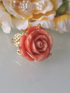 Maxi ring in gilded brass with pink resin imitation coral, 2 cm diameter and base in gilded brass. Adjustable width Peach Ring Jewelry Gift, Vintage Coral Rings As A Gift, Peach Flower Shaped Jewelry For Gift, Peach Flower-shaped Jewelry For Gift, Pink Flower Ring With Rose Design, Pink Rose Design Ring For Gift, Pink Rose Design Flower Ring, Ring Flower, Ceramic Necklace