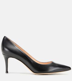 Gianvito 70 leather pumps in black - Gianvito Rossi | Mytheresa Mid Heels Pumps, Rossi Shoes, Black Leather Pumps, Black Shade, Mid Heel, Shades Of Black, Black Pumps, Leather Pumps, The Chic