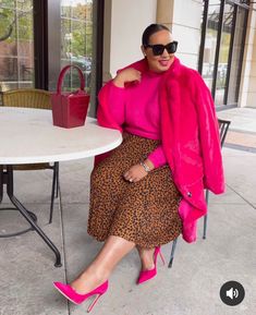 Curvy Evening Outfit, Bold Work Outfits, Pink Work Outfit Office Style, Quiet Luxury Plus Size, Bold Outfits For Women, Monochromatic Outfit Plus Size, Work Outfits Winter, Outfit Formal Mujer, Dressed In Lala