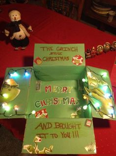 the grinch and the christmas tree are on display in this box with lights all around it