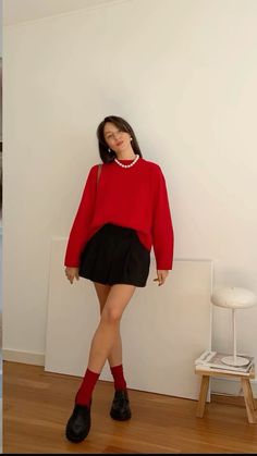 Red Sweater Outfit, Black Skirt Outfits, Red Sweater, Red Outfit, Autumn Outfit, Lookbook Outfits, Looks Vintage