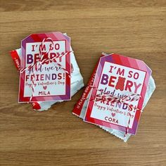 two pieces of paper that say i'm so berry friends and have been placed on top of each other