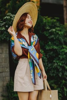 Discover the Latest Scarf Outfit Trends for 2024: Elegant, Versatile, and Chic Silk Shawl Outfit, Scarf Outfit Summer, Silk Scarf Outfit, Shawl Outfit, Cozy Winter Fashion, Scarf Trends, Winter Styles, Elegant Scarves, Trends For 2024