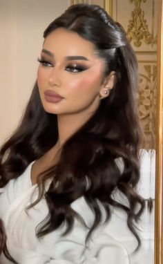 Arab Wedding Makeup Brides, Arabian Style Makeup, February Wedding Makeup, Makeup Looks For Gold Outfits, Make Up On Asian Eyes, Full Glam Bridal Makeup Hooded Eyes, Emo Bridal Makeup, Smokey Eyes Bridal Makeup, Arab Eyes Makeup