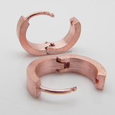 Rose gold plated huggie hoop earrings for men. These hoop earrings are size M. Made from sterling silver and plated in rose gold with a brushed matte finish. SPECIFICATION Base metal: Recyclable fine 925 Sterling Silver Outer layer: 18K rose gold, matte finish Outer Diameter: 12mm (medium hoop size) Inner Diameter: 8mm Ear Post: 20 gauge. We can customize the guage in 14, 16, and 18G for an additional fee. Shop policy https://www.etsy.com/your/shops/360JewelsElite/policies Learn more about our 1 Tarnish Resistant Rose Gold Huggie Hoop Earrings, Tarnish-resistant Rose Gold Huggie Hoop Earrings, Hypoallergenic Rose Gold Small Hoop Huggie Earrings, Rose Gold Tarnish Resistant Hoop Cartilage Earrings, Nickel-free Small Hoop Huggie Earrings In Rose Gold, Nickel-free Rose Gold Huggie Earrings, Rose Gold Nickel-free Small Hoop Huggie Earrings, Rose Gold Nickel-free Huggie Cartilage Earrings, Hoop Earrings For Men