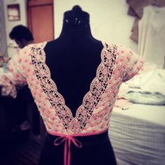 Nice .. Blouse With Lace Design, Summer By Priyanka Gupta, Blouse Design Latest, Sangeet Lehenga, Wedding Dress Pattern, Best Blouse Designs, Saree Blouse Neck Designs, Lehenga Blouse Designs