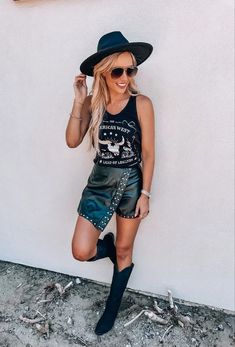 25 Must-Have Trendy Country Concert Outfits for Summer 2024: Cowgirls to Denim Dreams 27 Nickleback Concert Outfit, Eric Church Concert Outfit, Lainey Wilson Concert Outfits, Jason Aldean Concert Outfit, Jelly Roll Concert Outfit, Miranda Lambert Concert Outfit, Rock Style Women, Edgy Western