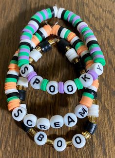 Get excited for Halloween with this set of 3 bracelets! October Core, Bracelet Craft, Clay Bead Bracelet, Bracelet Pack, Bracelets Patterns, Bracelet Craft Diy