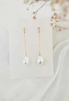 Make a stylish statement with these large teardrop pearl earrings. They  feature a large pearl attached to a CZ diamond French hook, creating an elegant and eye-catching design.  Looking for an ideal gift for your bridesmaids? We have sets of 3, 4, 5, or 6 available, and there's a discount too! Contact us for more details. Your bridesmaids deserve something special, and we're here to we are assist you . Additionally, these earrings are perfect for other occasions, these earrings match any outfit Accessorizing Outfits, Drop Earrings Pearl, Bridal Party Accessories, Pearl Earrings Designs, Teardrop Pearl Earrings, Wedding Evening Party, Long Pearl Earrings, Bridesmaids Gift Sets, Beads Craft Jewelry