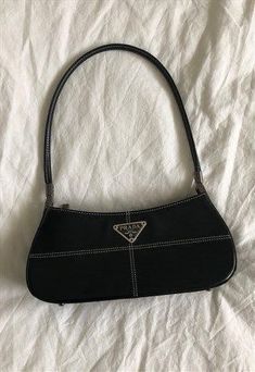 Black Prada Handbag, Asymmetrical Shoulder Bag, Louis Vuitton Baguette Bag, Designer Small Bags, Cute Vintage Bags, Cute Black Bag, Black Shoulder Bag Outfit, Prada Baguette Bag