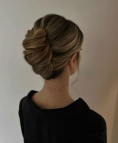 French Twist Updo Bridal, Vintage French Hairstyles, Classic French Twist Updo, French Twist Bridesmaid Hair, Curtain Bang Updo Wedding, Bridal French Twist, Actress Life, French Bun, French Roll Hairstyle