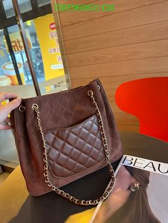 Size: 31cm*4cm*27cm It comes with Dust box, Care manual, Tag, and Paper bag. Kirkland Washington, New Handbags, Bosnia And Herzegovina, Fashion Statement, Wellness Design, Clutch Bag, Paper Bag, Things To Come, The Incredibles