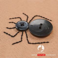 embroidery, button art, diy Spider Button Embroidery, Diy Clothing Embellishments Simple, Decorative Buttons On Clothes, Embroidery With Buttons Ideas, Sewing Buttons Ideas, Button Sewing Ideas, Button Embroidery Ideas, Buttons Crafts Ideas, Button Embroidery Design