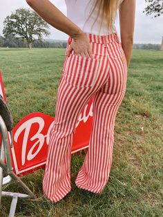 The cutest striped Wrangler flares & they are perfect for summer! Every girl needs these in their closet!! 34” Inseam 98% Cotton 2% Elastane THESE RUN SMALL, YOU WILL NEED TO SIZE UP Addy is 5'2", a size 26 & small top wearing a 27 Julie is 5’8”, a size 26 & 32C wearing a 27 Preppy Homecoming Overalls, Vogue Home, Raspberry Ripple, Elf Activities, Pretty Fly, Nice Jeans, Cute Preppy Outfits, Girl Needs, Cute Jeans