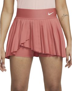 Make a statement on the court in this flowy skirt. The lightweight, stretchy design is crafted using layers of pleats that spin and flare while you run the court, while built-in shorts make sure you stay covered. Play at your best no matter what the game throws your way.