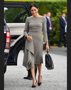 Duchess Meghan Draped Dress Custom Made Celeb Inspired - Etsy Meghan Style, Roland Mouret Dress, Rok Mini, Prins Harry, Princess Meghan, Prince Harry And Megan, Prinz Harry, Meghan Markle Style, Meghan Harry