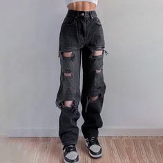 Now you don't need to DIY your torn-look jeans, This Oh So Torn Baggy Jeans by Bella Chix are just perfectly ripped for your apt Y2K look. Fits perfectly by the waist as it is a high waist and slash-and-rip details it gives these jeans a perfect modern-vintage look. Best paired with everything from a crop top to an oversized tee. Product Specification Waist: High Pant Style: Wide Leg Pants Material: Polyester Length: Ankle-Length Pants Fit: Loose Decoration: Panelled Kindly refer to the size cha Ripped Baggy Jeans, Ripped High Waisted Jeans, Ripped Jeans Women, Distressed Pants, Womens Ripped Jeans, Streetwear Jeans, Moda Streetwear, Streetwear Mode, Jean Large