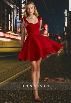 As an expert in elegant evening attire, experience the sophisticated style of this Satin A-Line Sweetheart Bowknot dress. The flattering A-Line silhouette and romantic sweetheart neckline are accentuated by delicate bowknot details and chic spaghetti straps. Perfect for any homecoming event, this dress is sure to make a fashionable statement. Courthouse Red Wedding Dress, Red Homecoming Dresses Short, Classic Prom Dress, Bowknot Dress, Homecoming Dress Short, Homecoming Formal Dresses, Prom Dresses Simple, Satin Homecoming Dress, Beach Wedding Dress Boho