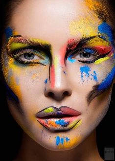 Beauty or Art? Stunning Avant Garde Makeup ... Alien Make-up, Hair Art Photography, Alien Makeup, Make Up Tutorials, Artist Makeup