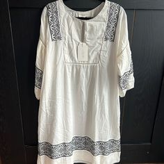 New, No Flaws Long, Light Weight Dress Or Cover Up Fun Embroidery Detail Extra Button Off White Size 3 Is Equivalent To A Large, See Their Sizing Chart And Measurements Please Daywear Tunic Dress With Floral Embroidery, Floral Embroidery Tunic Dress For Daywear, Floral Embroidered Tunic Dress For Daywear, Embroidered Tunic Dress For Daywear, White Folk Style Dresses, White Folk Style Tunic Dress, White Embroidered Hem Dress For Daywear, White Embroidered Dress For Daywear, White Daywear Dress With Embroidered Hem