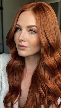 fall hair colors 2024 copper Red Hair Color Trends, Flattering Makeup, Cooper Hair, Carmel Hair Color, Trendy Fall Hair Color, Rambut Brunette, Classic Haircut, Brown Curls, Blonde With Dark Roots