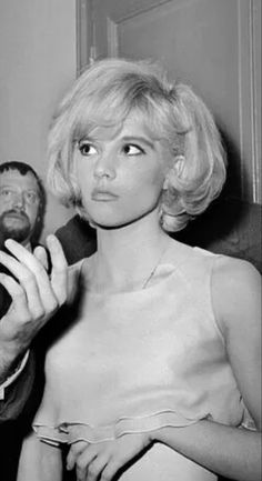 Bridget Bardot Short Hair, Sylvie Vartan Hair, 60s Bob Hairstyles, Sylvie Vartan 60s, 60s Bob Haircut, 1960s Short Hairstyles, 60s Short Hair, 60s Bob, Vartan Sylvie