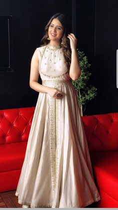 Green Designer Dress, Lavender Outfits, Womens Gown, Simple Long Dress, Diwali Dresses, Simple White Dress, Western Dresses For Women, Function Dresses