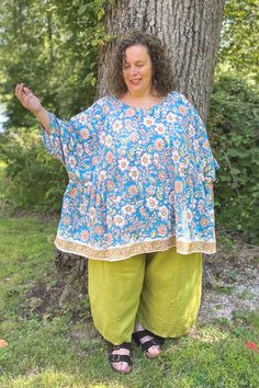 Livi Tunic in 100% Cotton (block-printed cotton) that is perfect for plus size women. Made in USA. Peaches is an online store featuring natural fibers, sizes 1x - 10x. Petite, tall, have a larger belly? We make to order Lagenlook clothing . Our casual plus size lagenlook outfits are comfortable and have style. A quality plus size fashion closet includes cotton and linen outfits. Pants, dresses, skirts, shirts, jackets, we have all. Plus size lagenlook apparel USA. Shown with linen Darcey Pant Bohemian Relaxed Fit Tunic Short Sleeve, Bohemian Relaxed Fit Short Sleeve Tunic, Bohemian Tunic With Relaxed Fit For Daywear, Bohemian Tunic For Daywear With Relaxed Fit, Bohemian Relaxed Fit Tops For Gatherings, Oversized Bohemian Tops With Pockets, Bohemian Oversized Tops With Pockets, Flowy Peasant Tunic Top, Bohemian Tops With Gathered Sleeves In Relaxed Fit