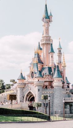 an image of a castle that looks like it is going to be built in the disney world