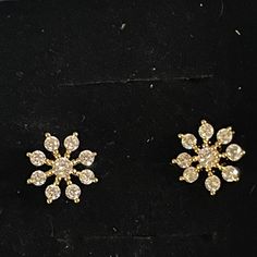 Beautiful Simulated Snowflake Diamond Gold Earrings With Post & Screw Backings. Nwot Gold Jewelry Prom, Diamond Gold Earrings, Temple Jewellery Earrings, Jewelry Prom, Jewellery Earrings, Diamond Gold, Temple Jewellery, Gold Diamond, Gold Earrings