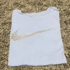 Brand New Nike Purple Crew Neck T-shirt, Nike Light Blue Crew Neck T-shirt, Light Blue Nike Cotton Tops, Nike Light Blue Cotton Tops, Nike Style, Tops Nike, Nike Tshirt, Nike Fashion, Nike Blue