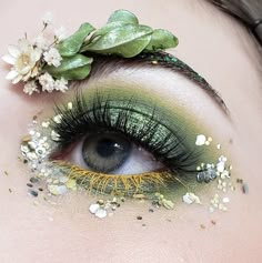 Forest Eye Makeup, Kokiri Forest, Cherry Eyeshadow, Cosplay Studio, Green Make Up, Tutorial Eyeshadow, Apply Eyeshadow, Flower Makeup, Aesthetic Fairy