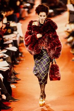 Fall 1993 Ready-to-Wear, Vivienne Westwood Fashion Show / Paris Vivienne Westwood Vintage, 90s Runway Fashion, High Fashion Photography, Model Aesthetic, Alternative Outfits, Punk Fashion