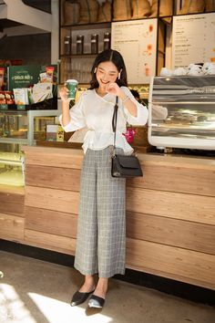 Uniqlo Looks, Grunge Skirt Outfit, Turkey Fashion, Dynasty Outfits, Grunge Skirt, Casual Indian Fashion, Trouser Outfits, Hijab Styles, Stylish Work Attire