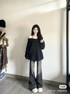 European Style Outfits, Twilight Outfits, Kpop Y2k, Acubi Fashion, Body Outfit, Photo Pose Style, Aesthetic Clothing, Simple Trendy Outfits, Streetwear Fashion Women