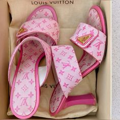 Louis Vuitton Heels, Cute Shoes Heels, Louis Vuitton Pink, Shoes Heels Classy, Pretty Shoes Sneakers, Fashion Shoes Heels, Vintage Heels, Fancy Shoes, Girly Shoes