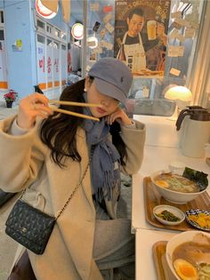 Autumn Korean Aesthetic, Korean Style Outfits Women, Winter Fit Korean, Japan Fall Aesthetic, Soft Korean Aesthetic, Korea Winter Outfit, Kfashion Ulzzang Winter, Korean Fall Outfits Skirt, Korean Fall Fashion