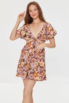 Cutout Mini Dress With Short Sleeves For Beach, Forever 21 Outfits, Peasant Sleeve, Square Cut, Floral Mini Dress, Plunging Neckline, Dress Details, Fitness Models, Casual Dress