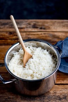 how to make no - fail boiled rice in a pot with a wooden spoon and blue napkin