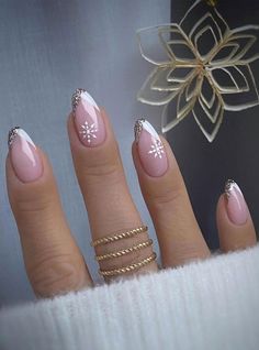 45 Christmas Wedding Nails Perfect For Christmas Weddings Christmas Nails Easy, Summery Nails, Girly Acrylic Nails, Almond Nails Designs, Snowflake Nails, Festival Nails, Oval Nails