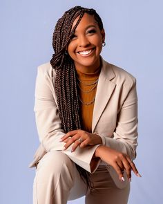 Cute Professional Photoshoot, Professional Headshots Black Women With Braids, Headshot Poses Black Women, Business Photo Shoot Ideas Black Women, Professional Shoot Ideas, Black Women Professional Headshots, Black Woman Headshots, Headshot Poses Models