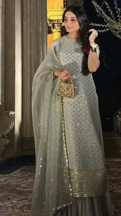 Simple Desi Wedding Outfit, Simple Wedding Dress Pakistani Style, Wedding Formals Pakistani, Simple Desi Outfit, Designer Party Wear Dresses Pakistan, Simple Desi Outfits, Shaadi Outfits Desi Wedding, Wedding Dress Ideas Pakistani, Aesthetic Eid Outfits