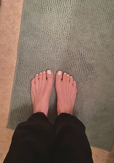 White Pedicure Toenails, White Nails Polish, White Toes Pedicure, Pedicure Toenails, Toes Pedicure, White Pedicure, Chav Outfits, Toes Nails, Toe Polish