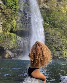 Long Natural Curly Hair, Straightening Hair, Curly Hair Beauty, Honey Brown Hair, Big Curly Hair, Colored Curly Hair